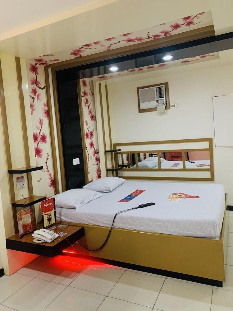 Hotel Sogo Tarlac Экстерьер фото