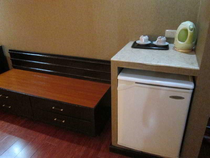 Hotel Sogo Tarlac Экстерьер фото