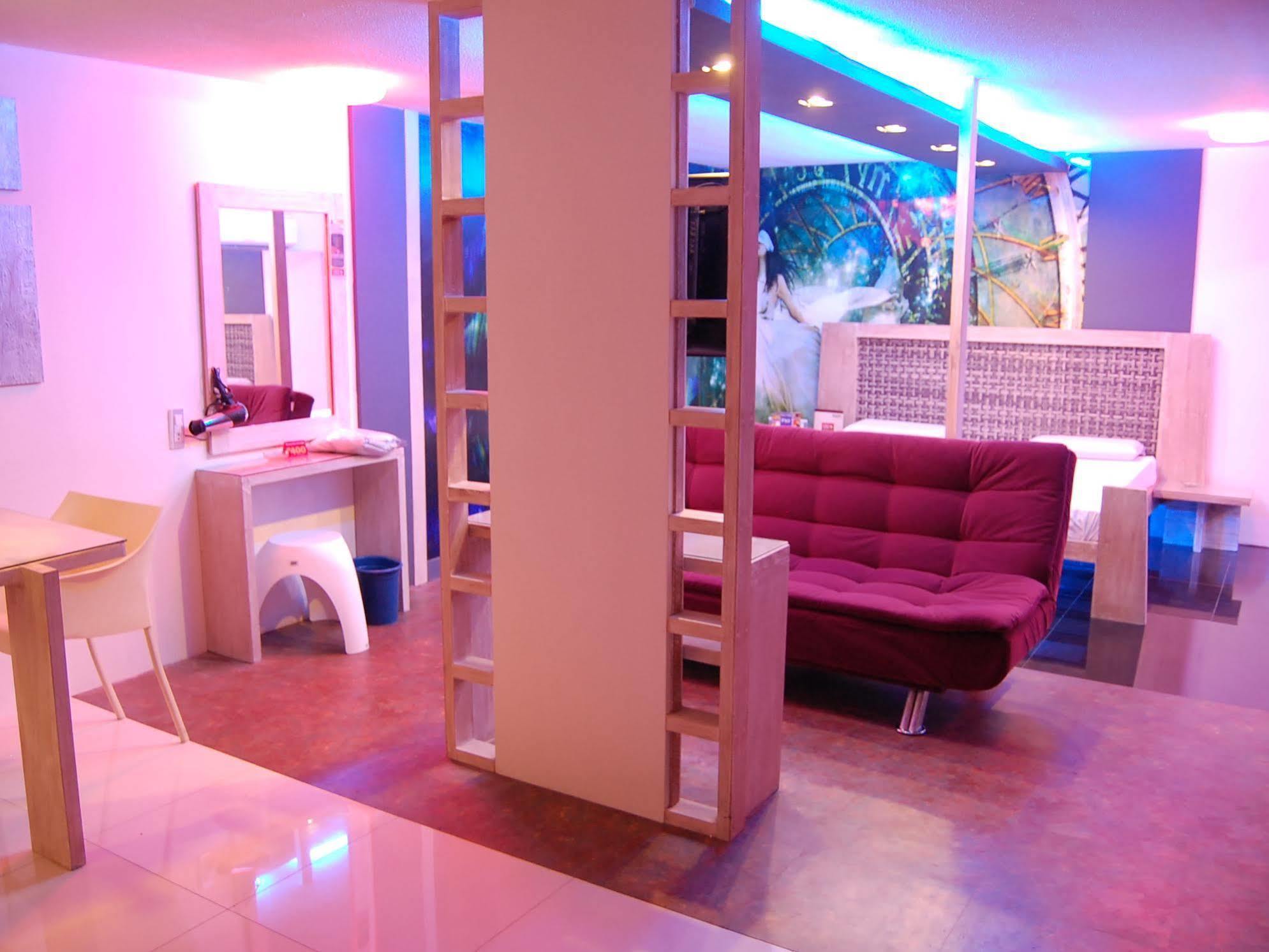 Hotel Sogo Tarlac Экстерьер фото
